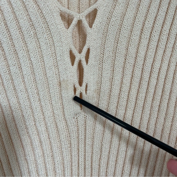 St. John Sport Sleeveless Ribbed Sweater Vest Cream Santana Knit Wool Blend Sz L - Picture 9 of 10